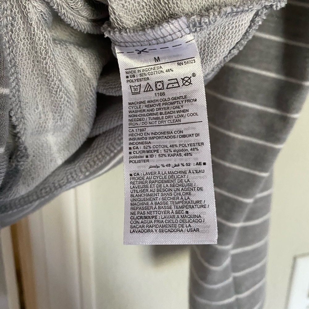 Old Navy Women’s Bundle of 2 Twist Front Sweaters Tops Gray & White Medium M - Picture 6 of 7